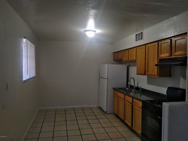 Photo - 2133 W Adams St