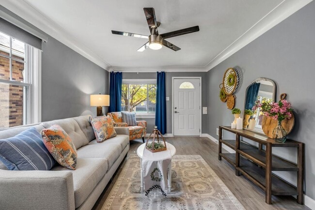 Photo - 6935 Lansdowne Ave