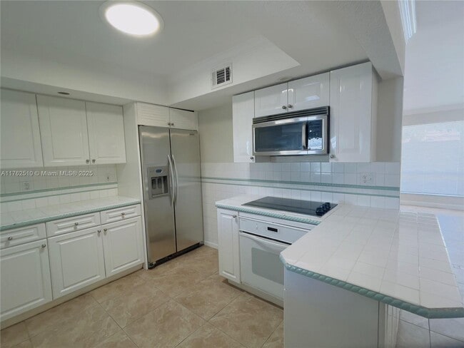 Photo - 349 NE 31st St