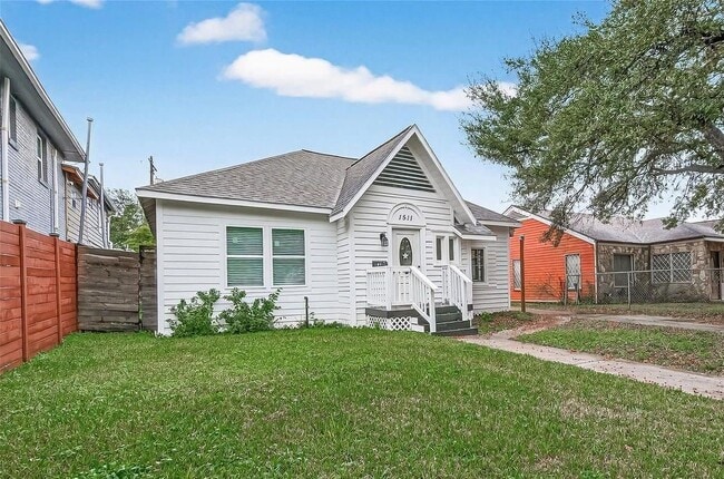 Building Photo - 1511 Scharpe St Unit 2