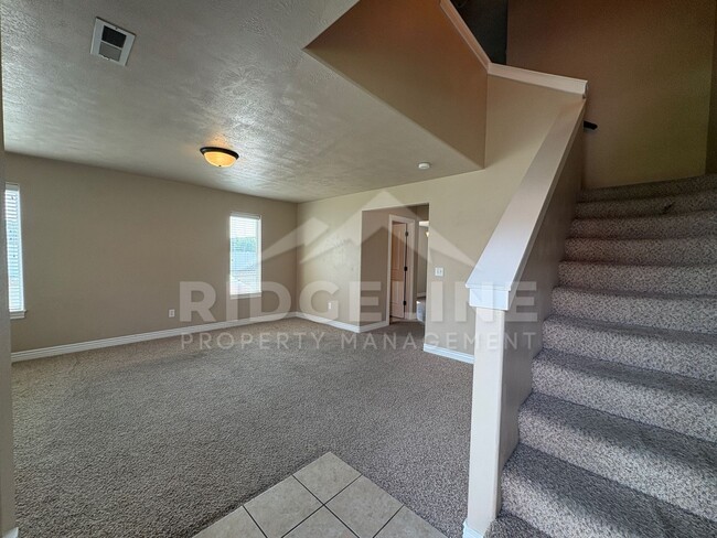 Photo - 470 Sunflower Rd