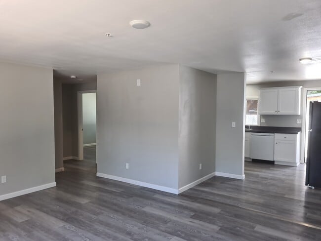 Building Photo - 2426 White Ave Unit B
