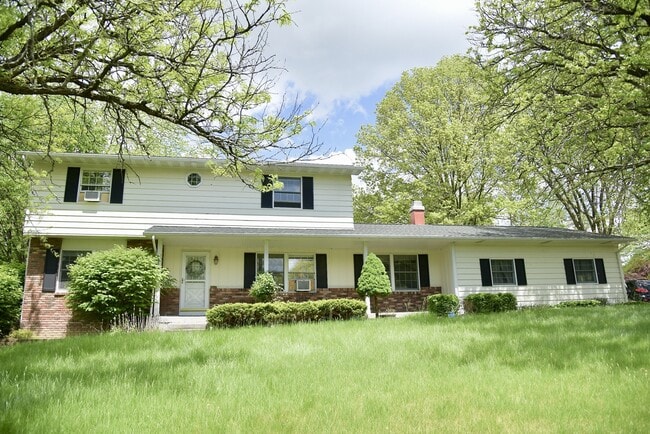 Photo - 118 Simsbury Dr Casa