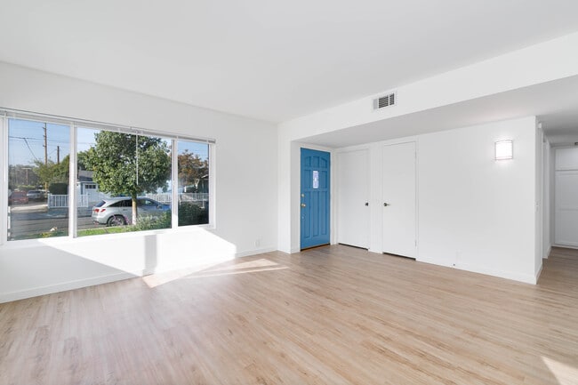 Photo - 1138 N Valley St House