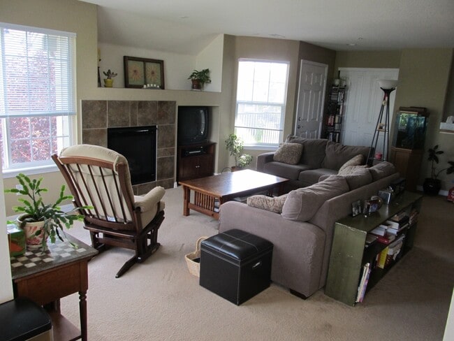 Sala de estar - 14300 Waterside Ln Unidad G-4