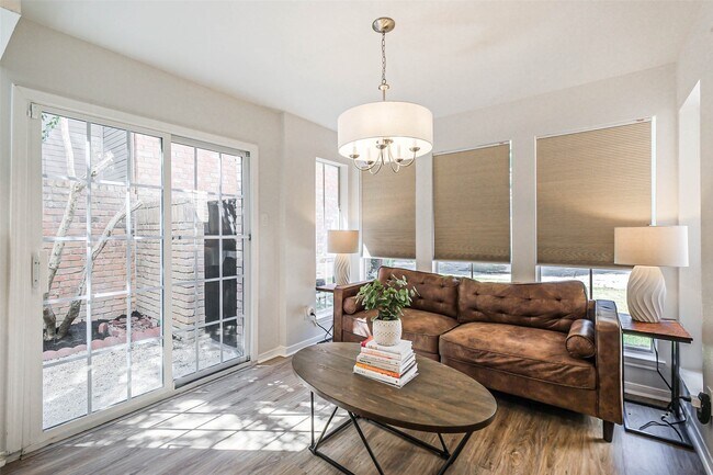 Photo - 1565 Beaconshire