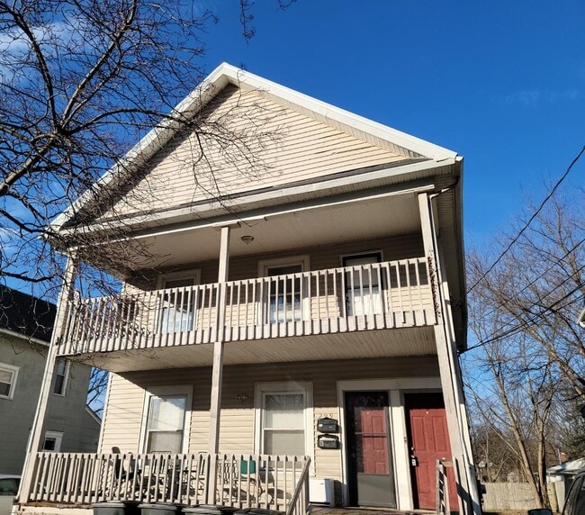 Building Photo - 299 Lloyd St Unit 1