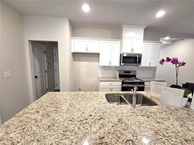 Photo - 1416 Lucan Ln