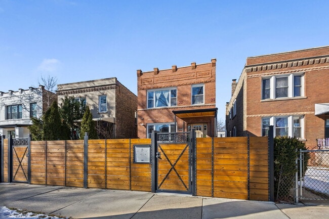 Photo - 3934 N Sawyer Ave