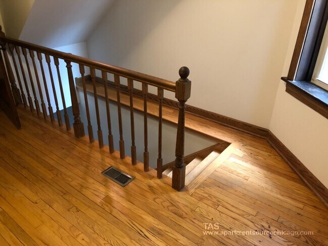 Photo - 3120 N Seminary Ave Unidad ONE