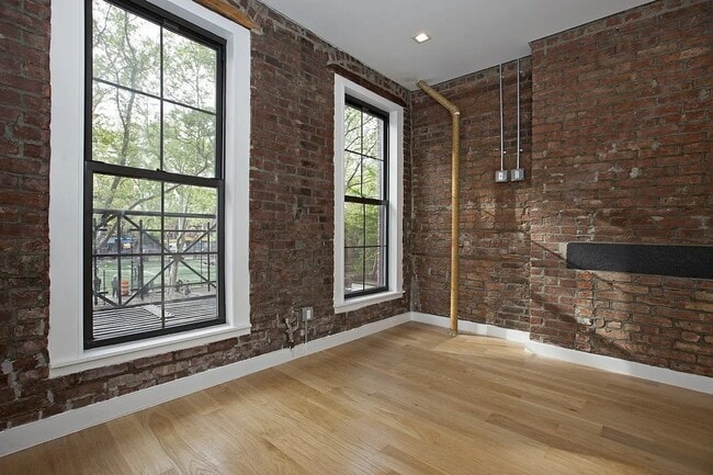 Building Photo - 102 Forsyth St Unit 10