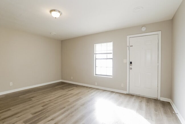 Photo - 4303 Anvers Blvd Casa