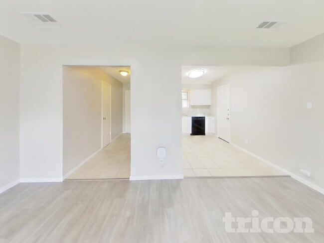 Photo - 1721 Oak Tree Dr