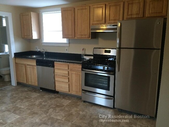 Building Photo - 222 W 9th St Unit 3
