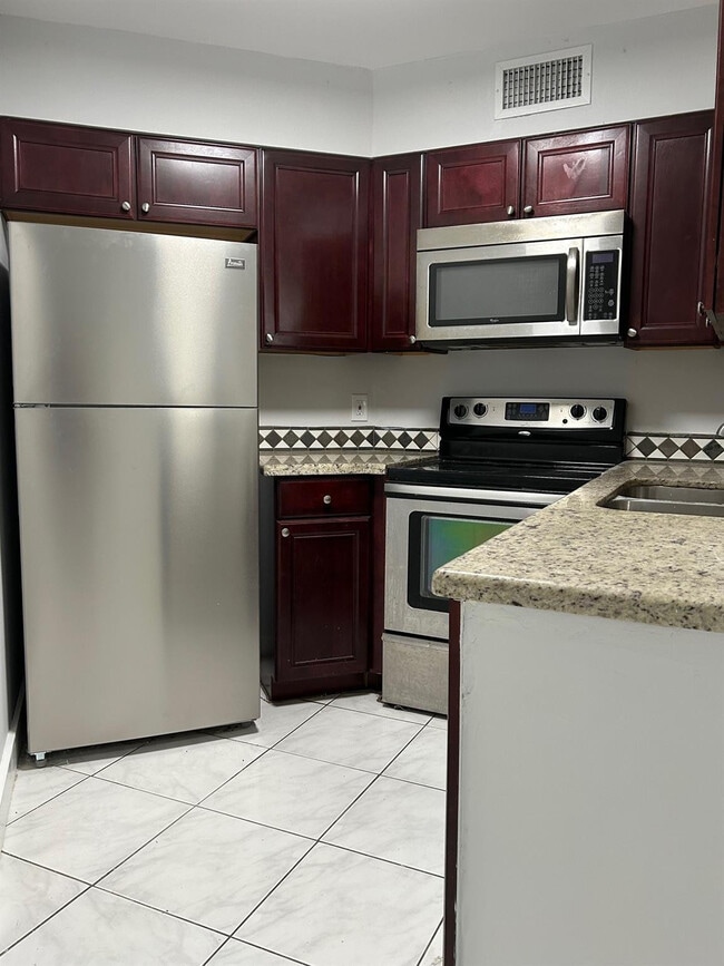 Photo - 211 Lake Pointe Dr Unit 212