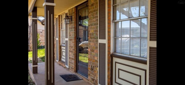 Photo - 906 Dosia Cir