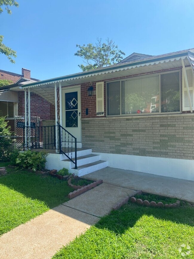Building Photo - COMING SOON! 2 Bedroom South City Home