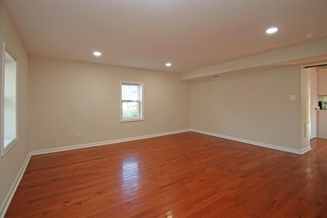 Photo - 169 W Lee St