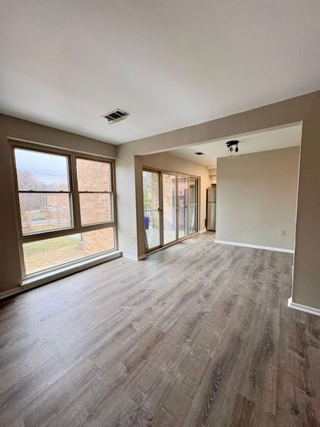 Photo - 2109 Greenery Ln