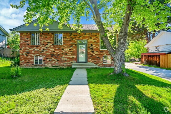 Building Photo - $2,795.00  - 4 Beds, 2 Baths, Single Famil... Rental