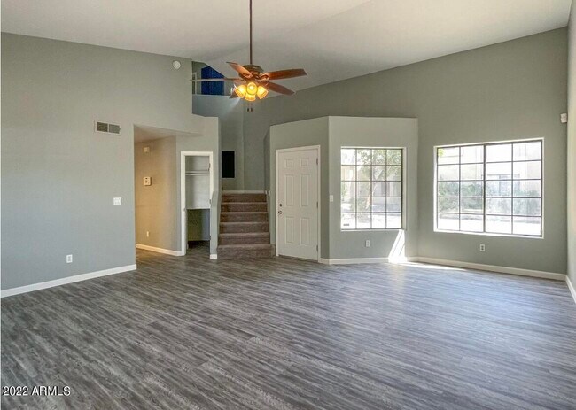 Photo - 1124 E Rose Ln