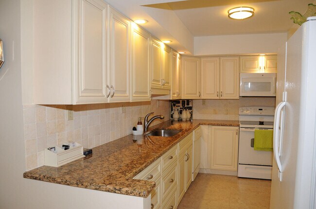 Photo - 525 N Ocean Blvd Unidad 1120