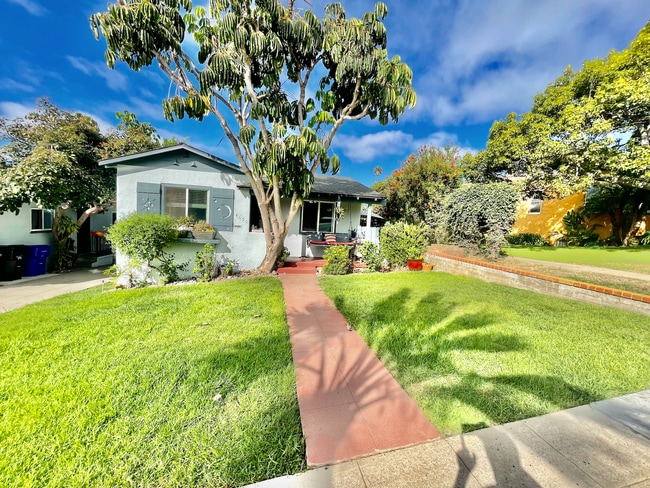 Photo - 4650-60 Niagara Ave