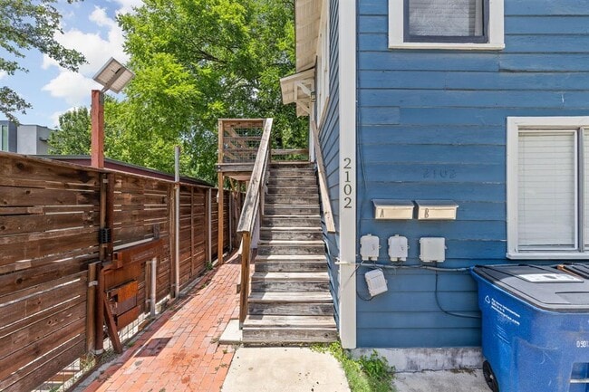Photo - 2102 Brackenridge St