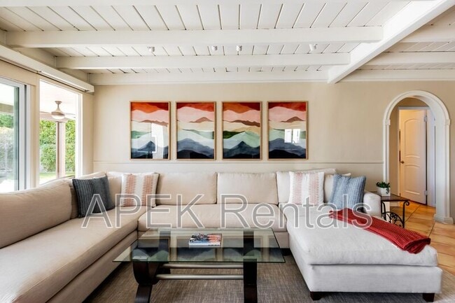 Photo - 477 E Vía Colusa