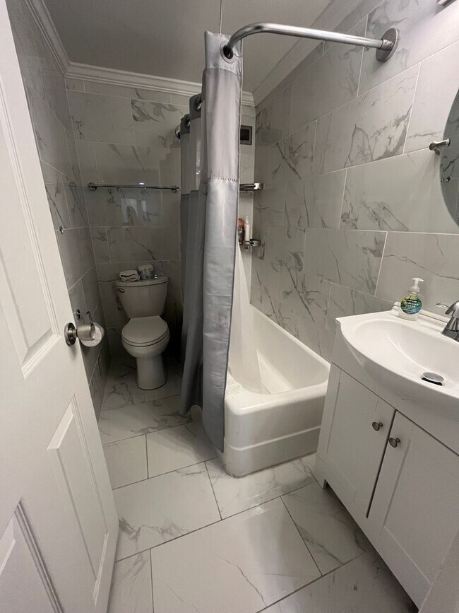 Photo - 300 Peachtree Rd NE