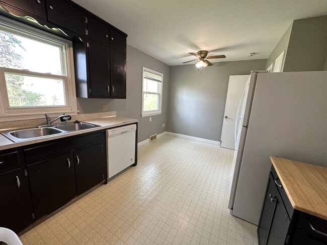 Photo - Spacious 4 bedroom bathroom stand-alone home.