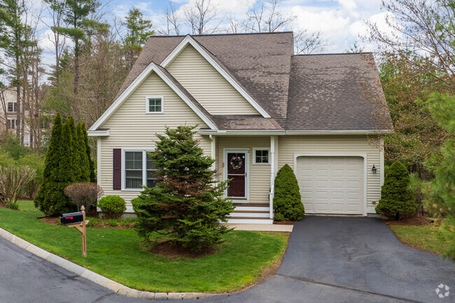 Photo - Crescent Gate at Sturbridge