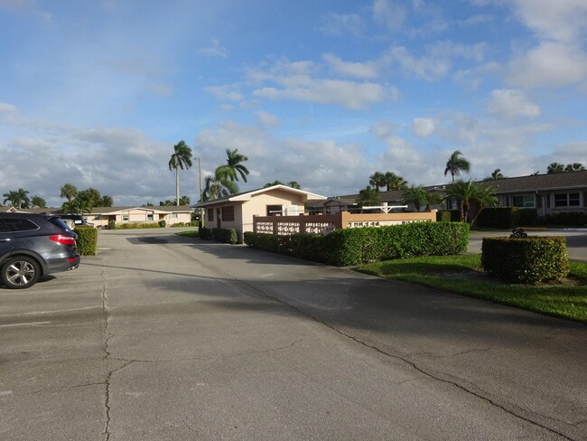 Photo - 2763 Dudley Dr W Unidad H