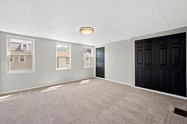 Photo - Beautiful 3 Bedroom home in South side available April 15!