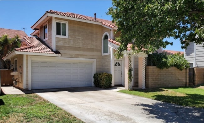 Building Photo - 1405 Willow Tree Ln