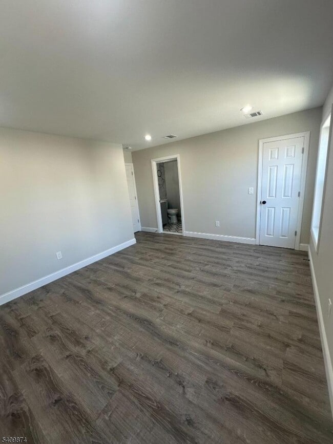 Photo - 393 E 27th St