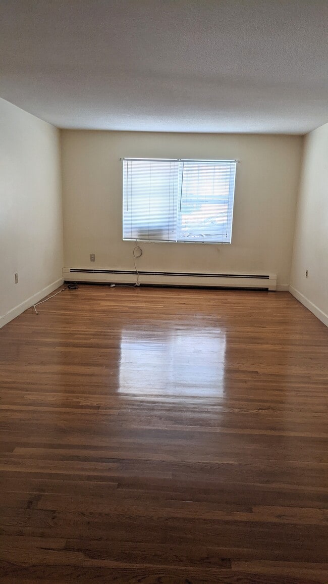 Building Photo - 26 Grove St Unit 10 Rental