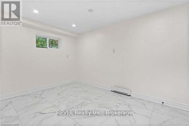 Photo - 462 Carlton St