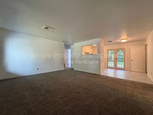 Photo - 1108 W Apache St