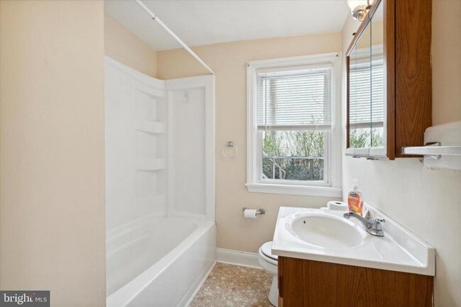 Photo - 535 East Ave