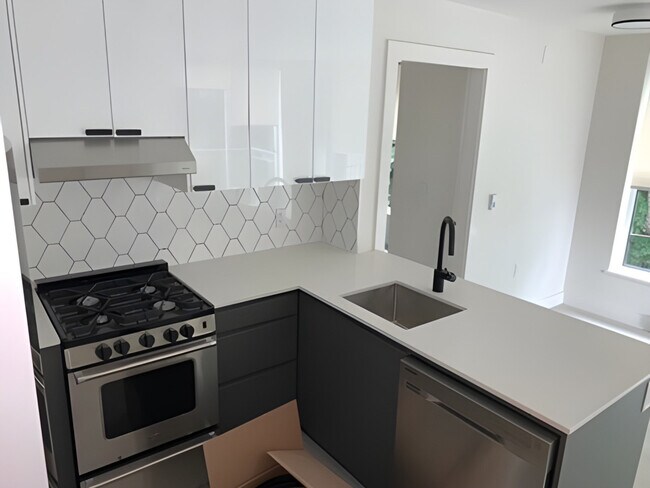 Photo - 1716 Napier St Unit SI ID1495911P