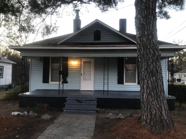 Photo - 1111 N George St