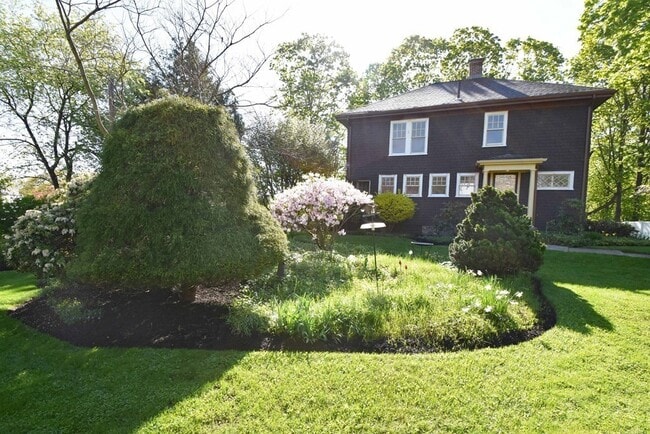 Building Photo - 36 Evergreen Ave