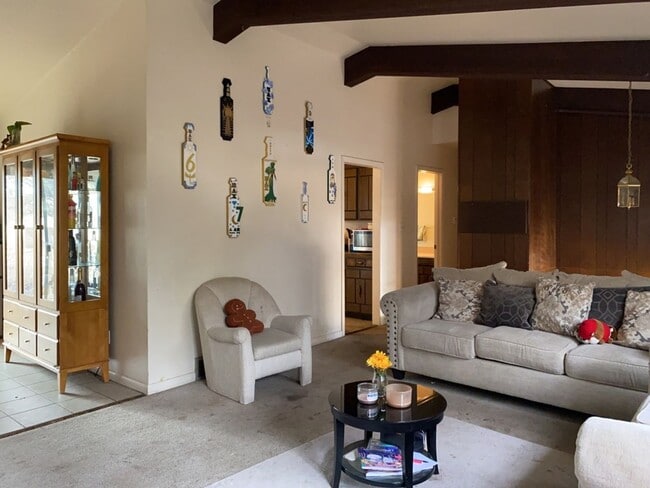 Photo - STUDENTS WELCOME! Sprawling 6 Bed / 3 Bath Home Near College and Drake