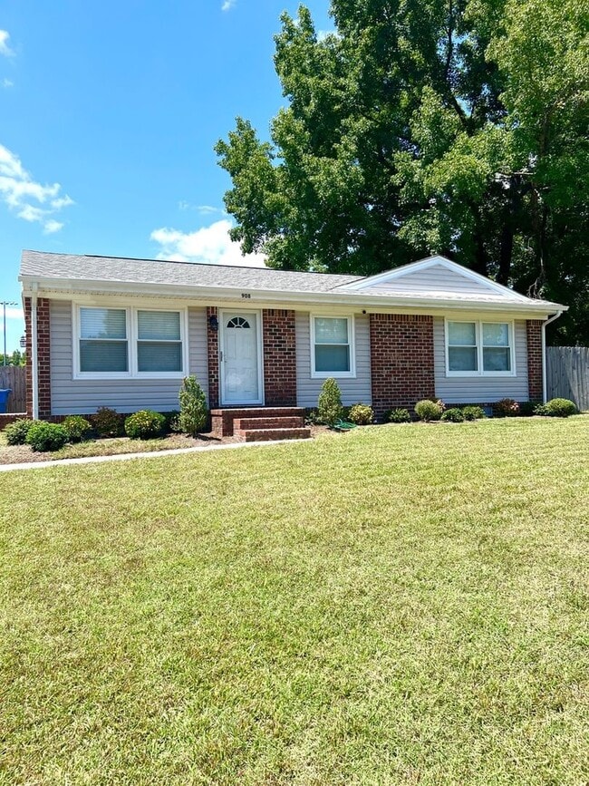 Building Photo - Renovated 3 Bedroom House in Chesapeake