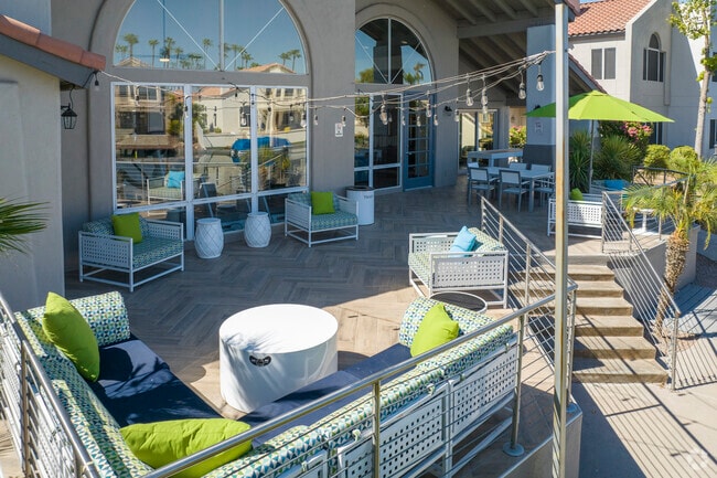 Clubhouse Deck - Alcove at the Islands