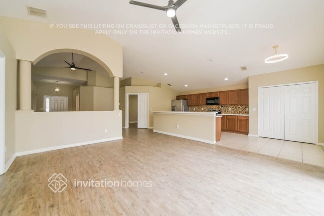 727 Versailles Ln