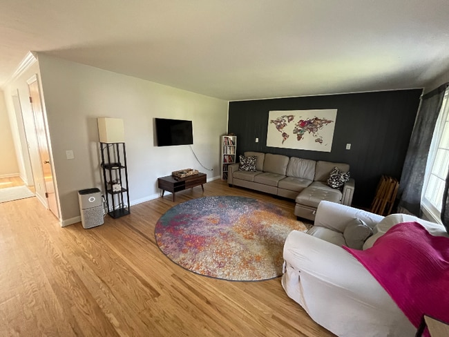 Photo - 215 Mystic Ln