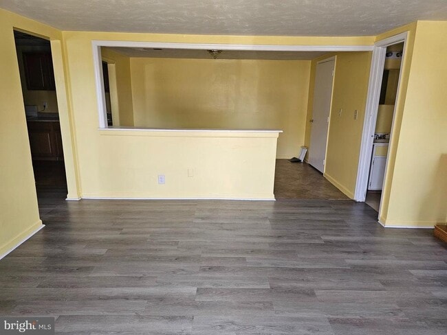 Building Photo - 1202 N Royal Ave Unit A Rental