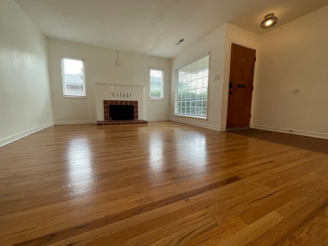 Photo - 1030 Lincoln St